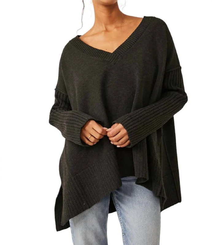 Orion A Line Tunic Top In Carbon Copy